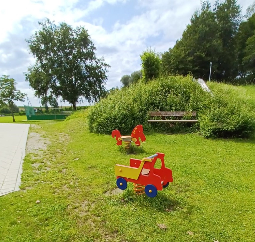 schaukeltiere_sportplatz schaukeltiere_sportplatz